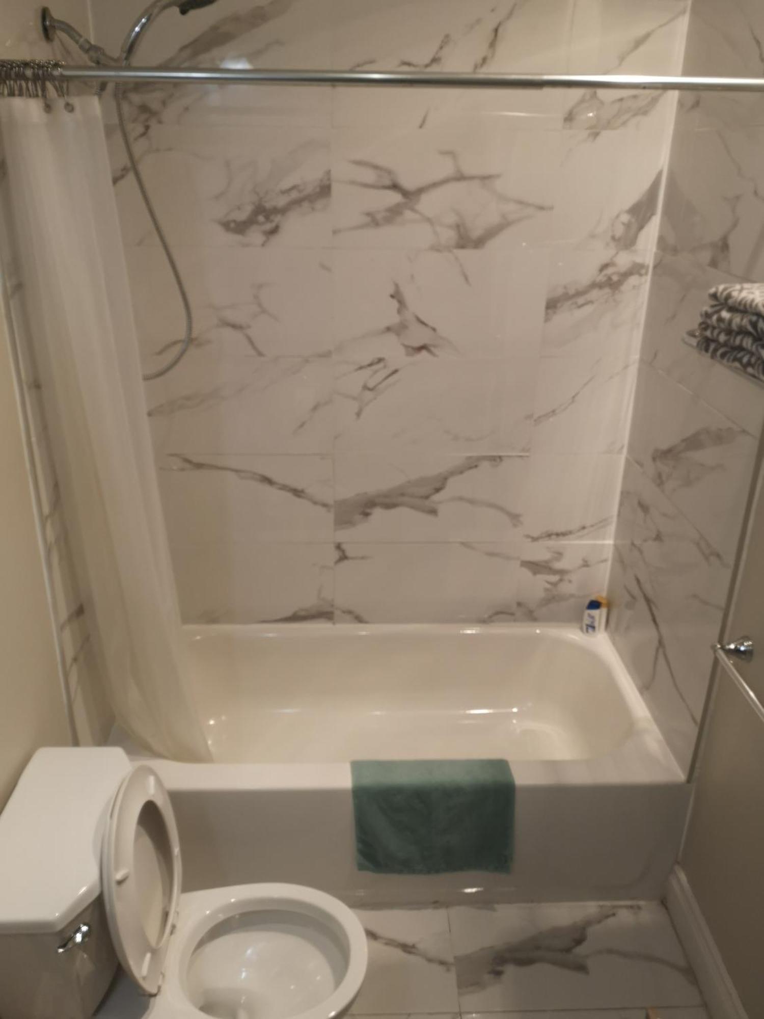 Lakeside Private Suite-Queen Bed Room Tottenham Phòng bức ảnh